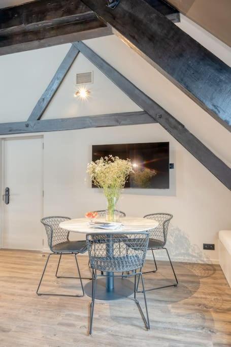 Charming Attic Retreat In Historic Center Gent