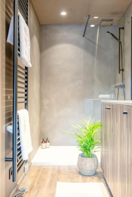Charming Attic Retreat In Historic Center Gent