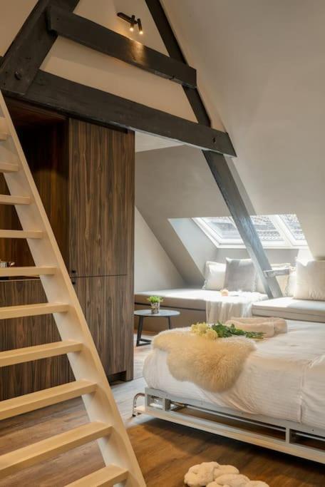 Appartement Charming Attic Retreat In Historic Center